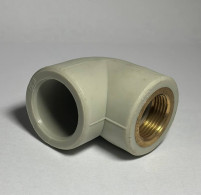 Поліпропіленовий кутник 25х1/2вн.